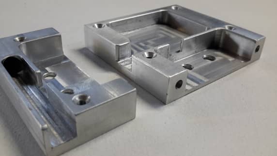 Self-latch aluminium housing